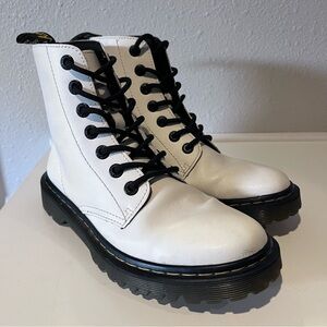 Dr. Martens Luana 7 Eye Lace Up White Leather Combat Boot Women’s Size 7 Docs